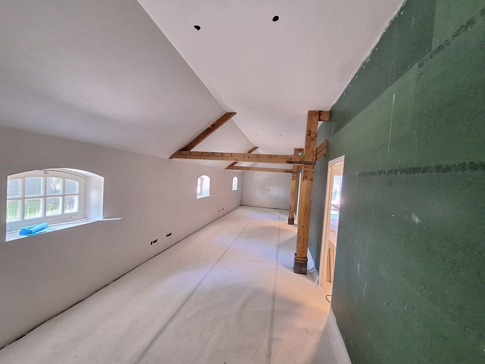 Strak afgewerkt stucwerk in een woning